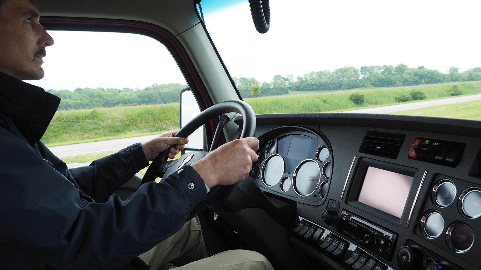 Owner operator freight factoring helps truck drivers improve cash flow.