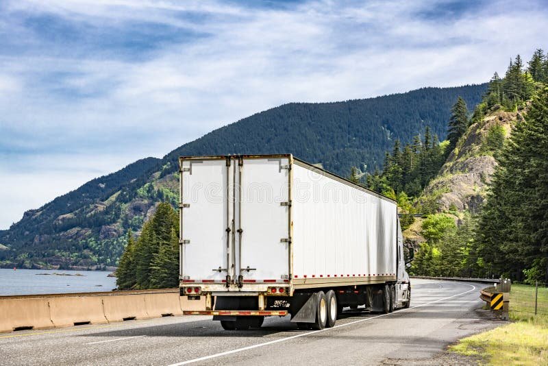 Benefits of power only dispatch for trucking businesses